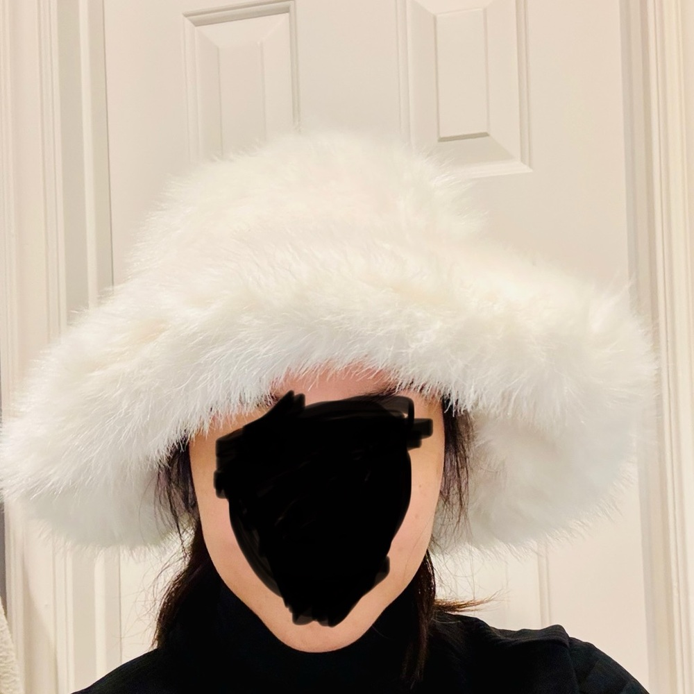 Super cute trendy white hat
